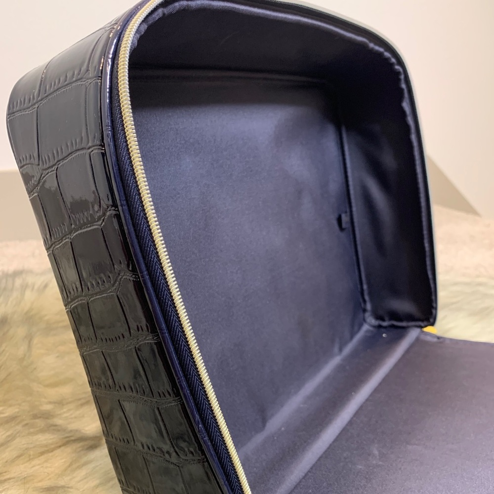 Makeup & Toiletry Case - Picture 3 of 3